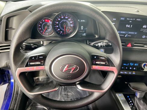 Used 2023 Hyundai Elantra SEL image 11