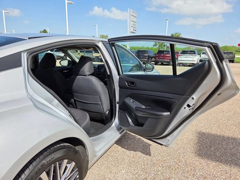 Used 2024 Nissan Altima 2.5 SV FWD image 16