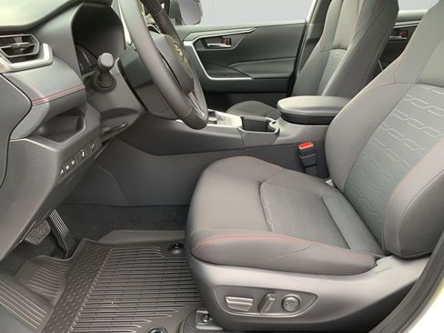 New 2025 Toyota RAV4 SE image 10