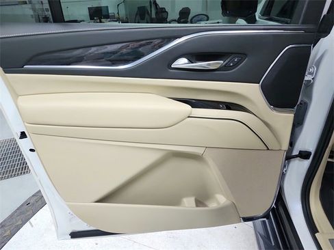 Used 2021 Cadillac Escalade ESV Premium Luxury w/ Performance Package image 38