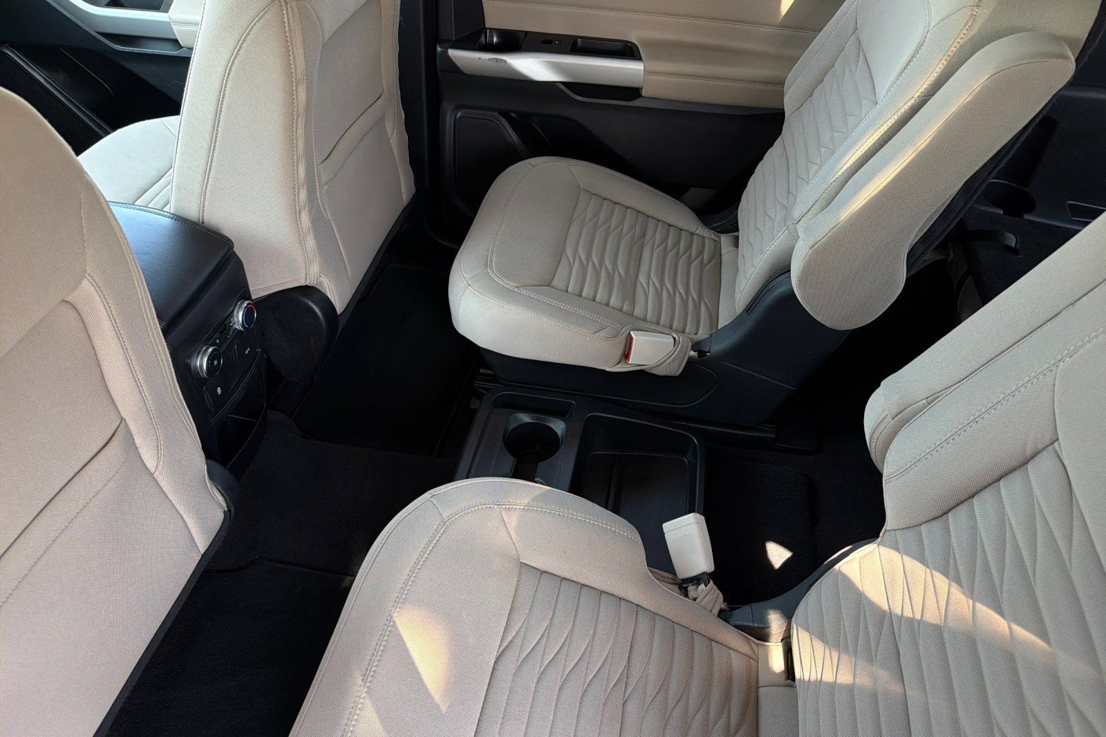 Used 2021 Ford Explorer XLT AWD/4WD image 12