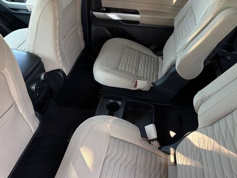 Used 2021 Ford Explorer XLT AWD/4WD image 12