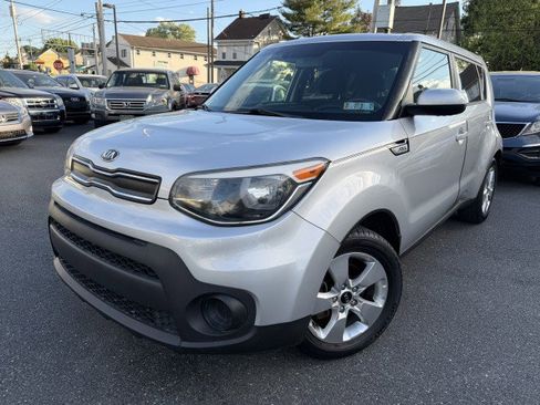Used 2017 Kia Soul w/ Convenience Package FWD image 1