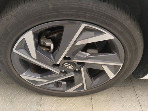 Used 2025 Hyundai Elantra SEL FWD image 31