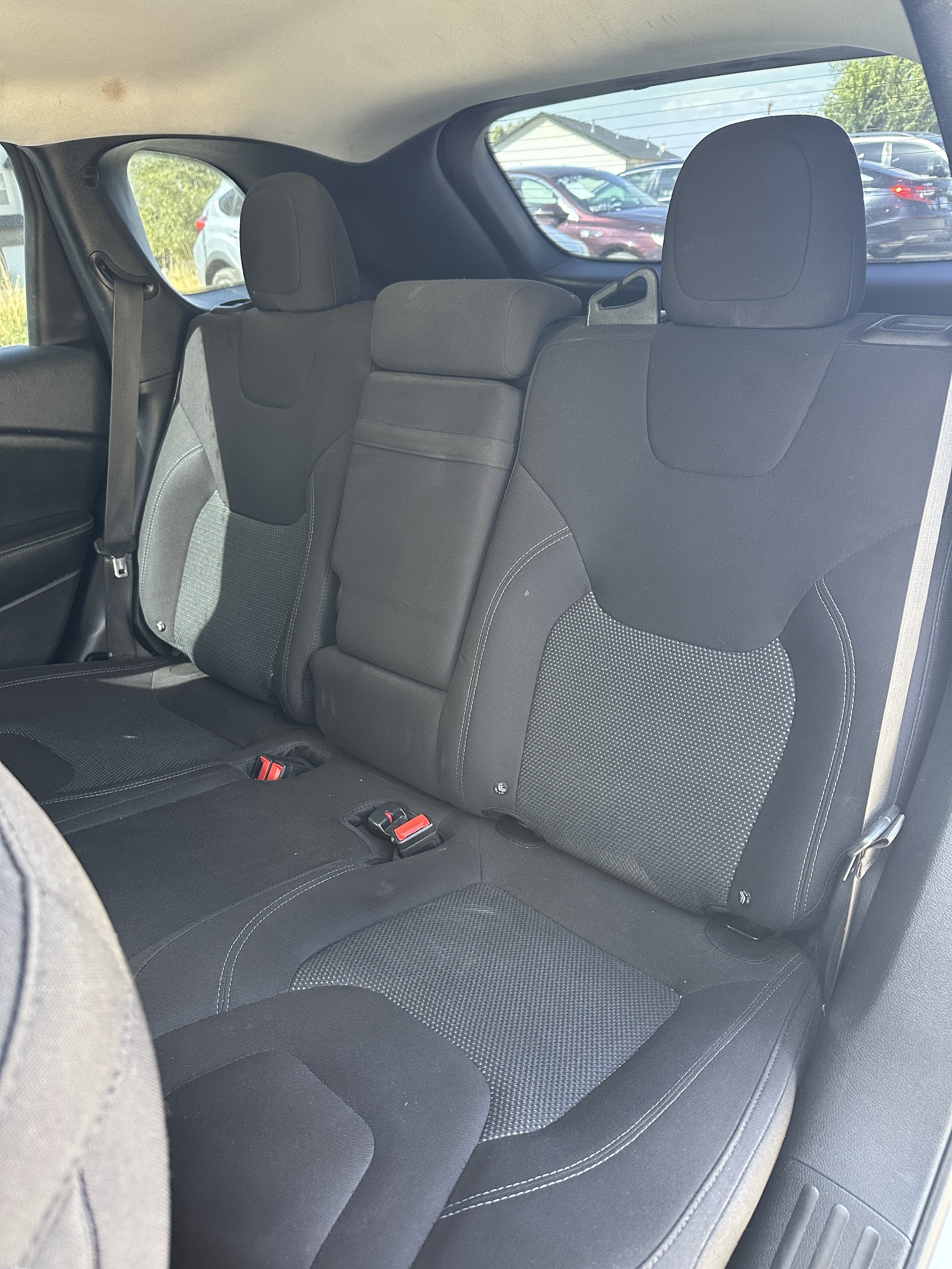Used 2019 Jeep Cherokee Latitude w/ Popular Appearance Group FWD image 21