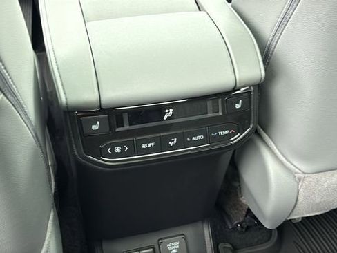 New 2026 Toyota Highlander Platinum image 9