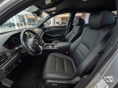 Used 2018 Honda Accord Sport image 13