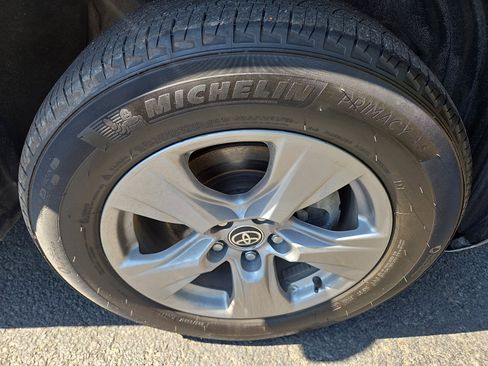 Used 2025 Toyota RAV4 XLE w/ Convenience Package image 9