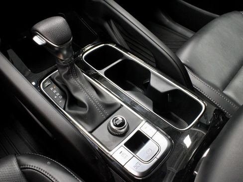 Used 2025 Kia Telluride LX FWD image 32