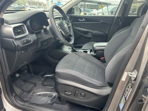 Used 2019 Kia Sorento LX image 27