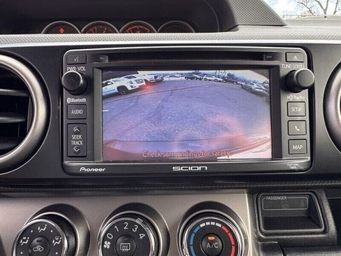 Used 2015 Scion xB FWD image 17