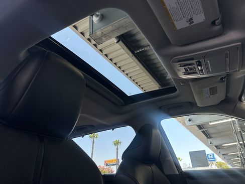 Certified 2021 Toyota Highlander XLE FWD image 17