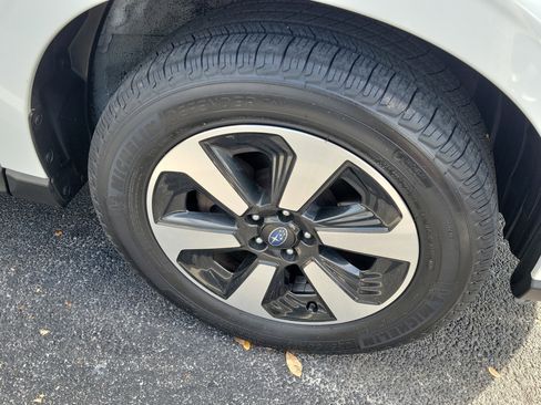 Used 2017 Subaru Forester 2.5i Premium image 8