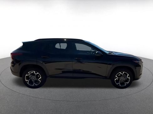 Used 2025 Chevrolet Trax LT w/ LT Convenience Package FWD image 16