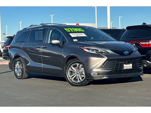 Certified 2023 Toyota Sienna Platinum image 2