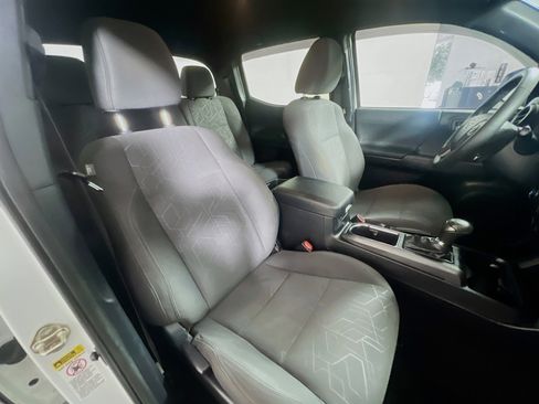 Used 2017 Toyota Tacoma TRD Off-Road w/ Tow Package RWD image 31