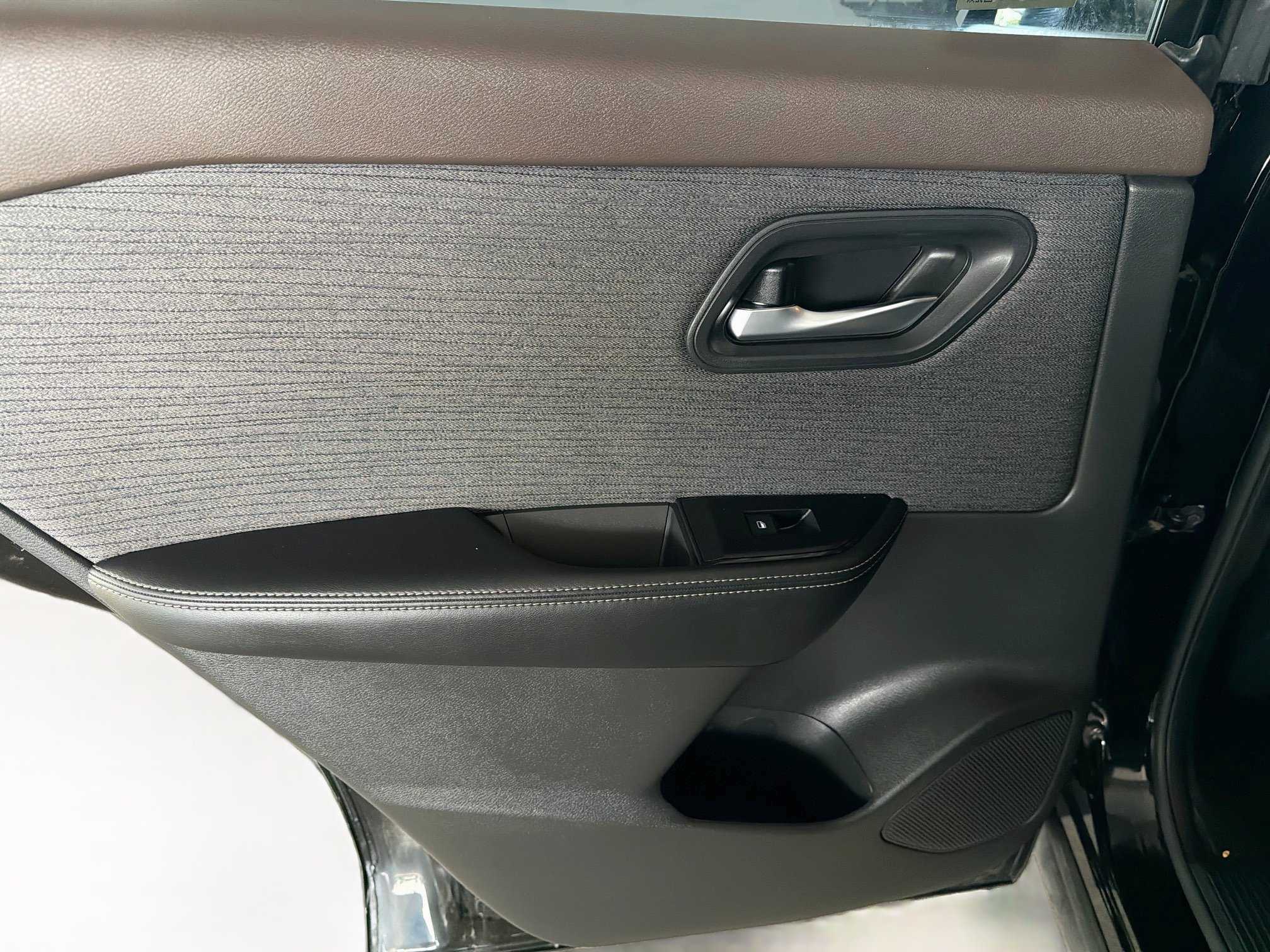 Used 2023 Nissan Rogue SV AWD/4WD image 25