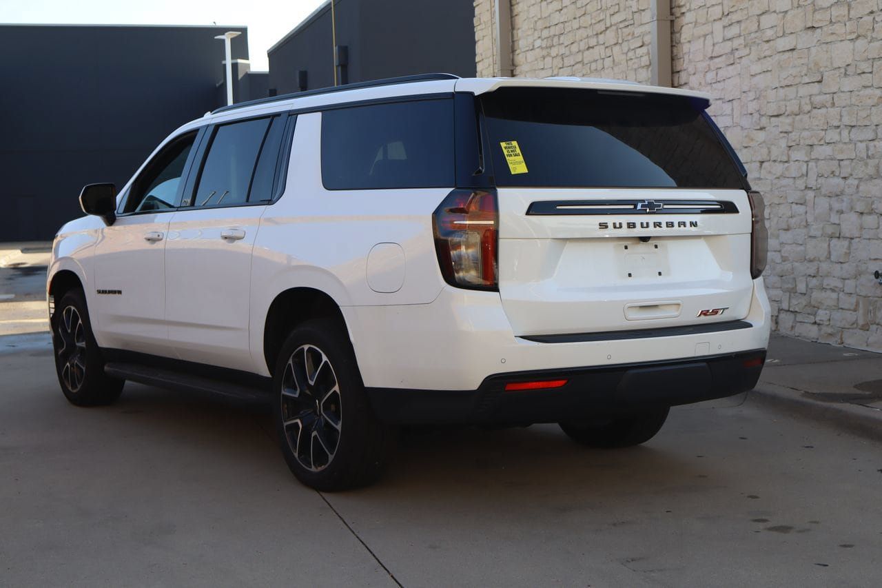 Used 2024 Chevrolet Suburban RST RWD image 3