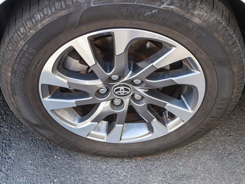 Used 2022 Toyota Prius Limited w/ Premium Convenience Package image 16