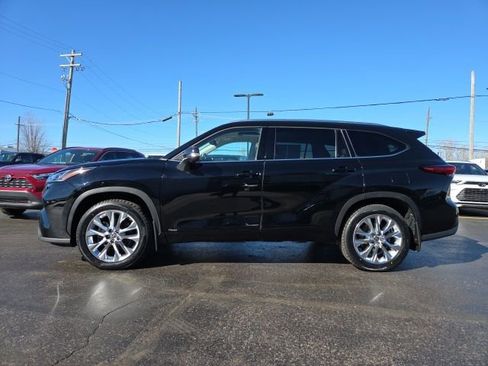 Used 2023 Toyota Highlander Limited image 4