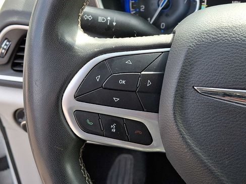Certified 2023 Chrysler Pacifica Touring-L FWD image 24