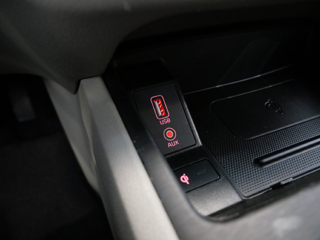 Used 2020 Kia Sedona EX FWD image 24