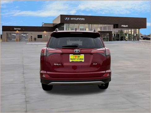 Used 2018 Toyota RAV4 XLE w/ Plus Extra Value Package image 10