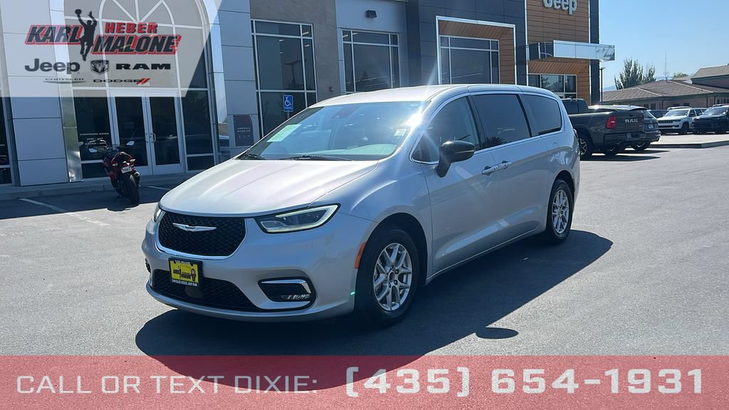 Used 2024 Chrysler Pacifica Touring-L FWD image 1