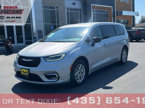 Used 2024 Chrysler Pacifica Touring-L FWD image 1