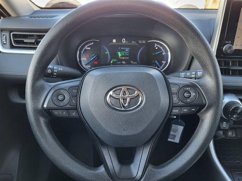 Used 2025 Toyota RAV4 LE image 9