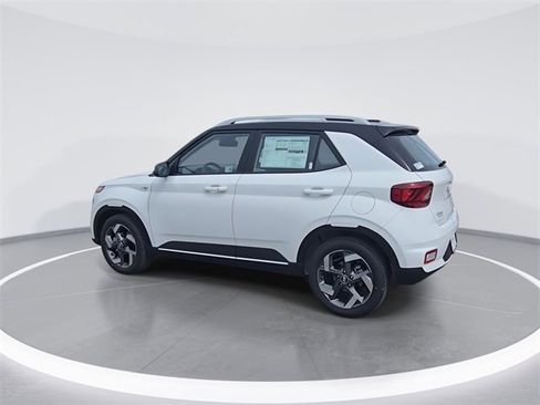 Used 2025 Hyundai Venue Limited image 6