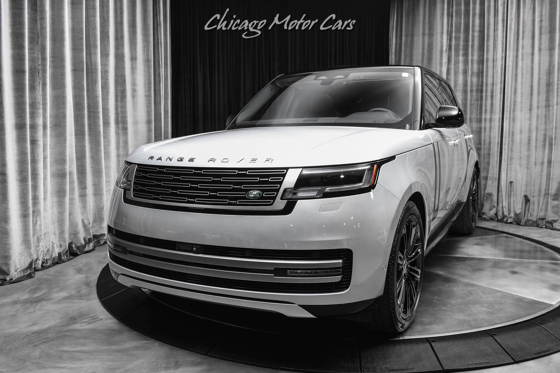 Used 2024 Land Rover Range Rover SE AWD/4WD image 2