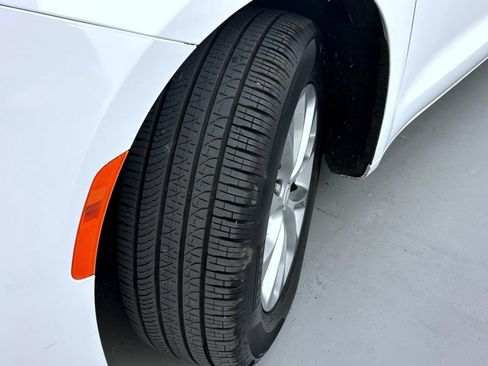 Certified 2026 Chrysler Pacifica Limited FWD image 23