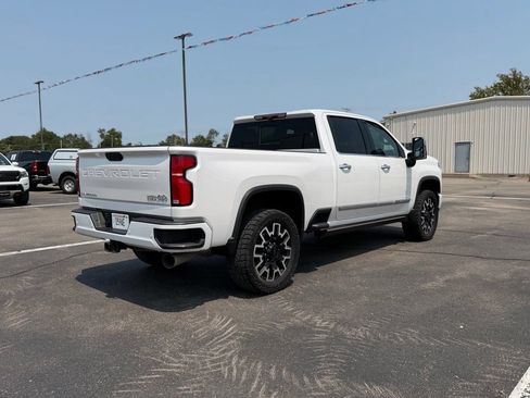 Used 2024 Chevrolet Silverado 2500 High Country w/ High Country Premium Package AWD/4WD image 3