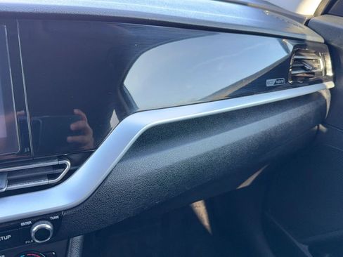 Used 2020 Kia Niro LX FWD image 22