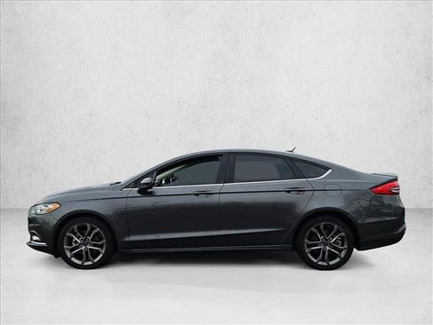 Used 2017 Ford Fusion SE w/ Equipment Group 201A image 9