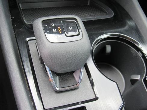 Used 2024 Nissan Rogue S AWD/4WD image 27