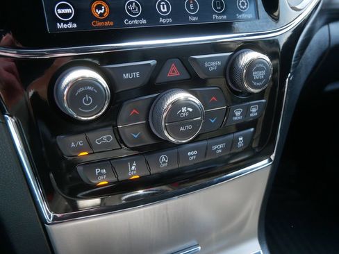 Used 2021 Jeep Grand Cherokee Laredo X AWD/4WD image 23