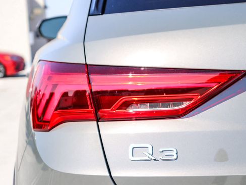 New 2025 Audi Q3 2.0T Premium image 12
