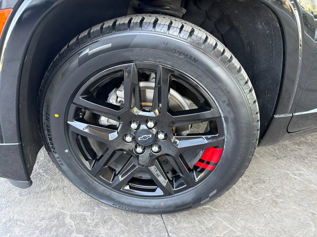 Used 2023 Chevrolet Traverse Premier w/ Redline Edition FWD image 5