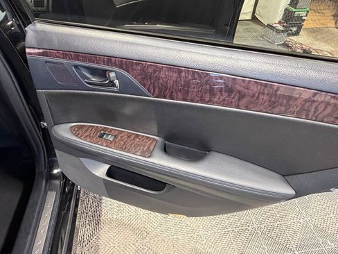 Used 2011 Toyota Avalon Limited FWD image 16