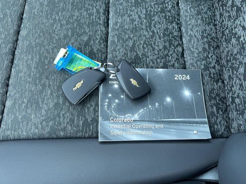 Used 2024 Chevrolet Colorado Z71 image 4