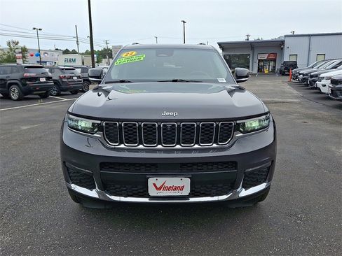 Used 2022 Jeep Grand Cherokee L Limited w/ Luxury Tech Group II image 2