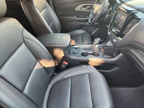Used 2023 Chevrolet Traverse LT FWD image 19