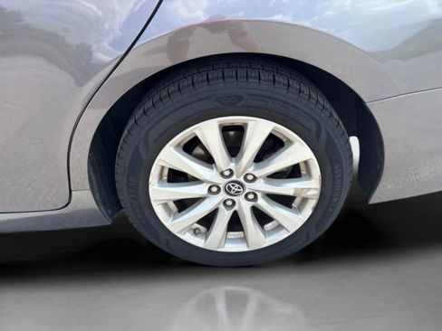Used 2018 Toyota Camry LE FWD image 33