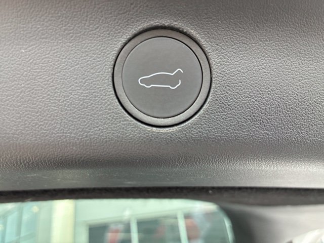 Used 2023 Tesla Model Y Performance AWD/4WD image 4