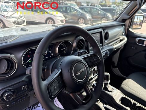 Used 2023 Jeep Wrangler Unlimited w/ Cold Weather Group image 15