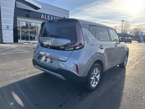 Used 2024 Kia Soul LX w/ Option Group 015 image 3