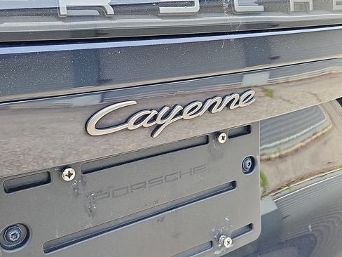 Certified 2023 Porsche Cayenne Platinum Edition AWD/4WD image 13