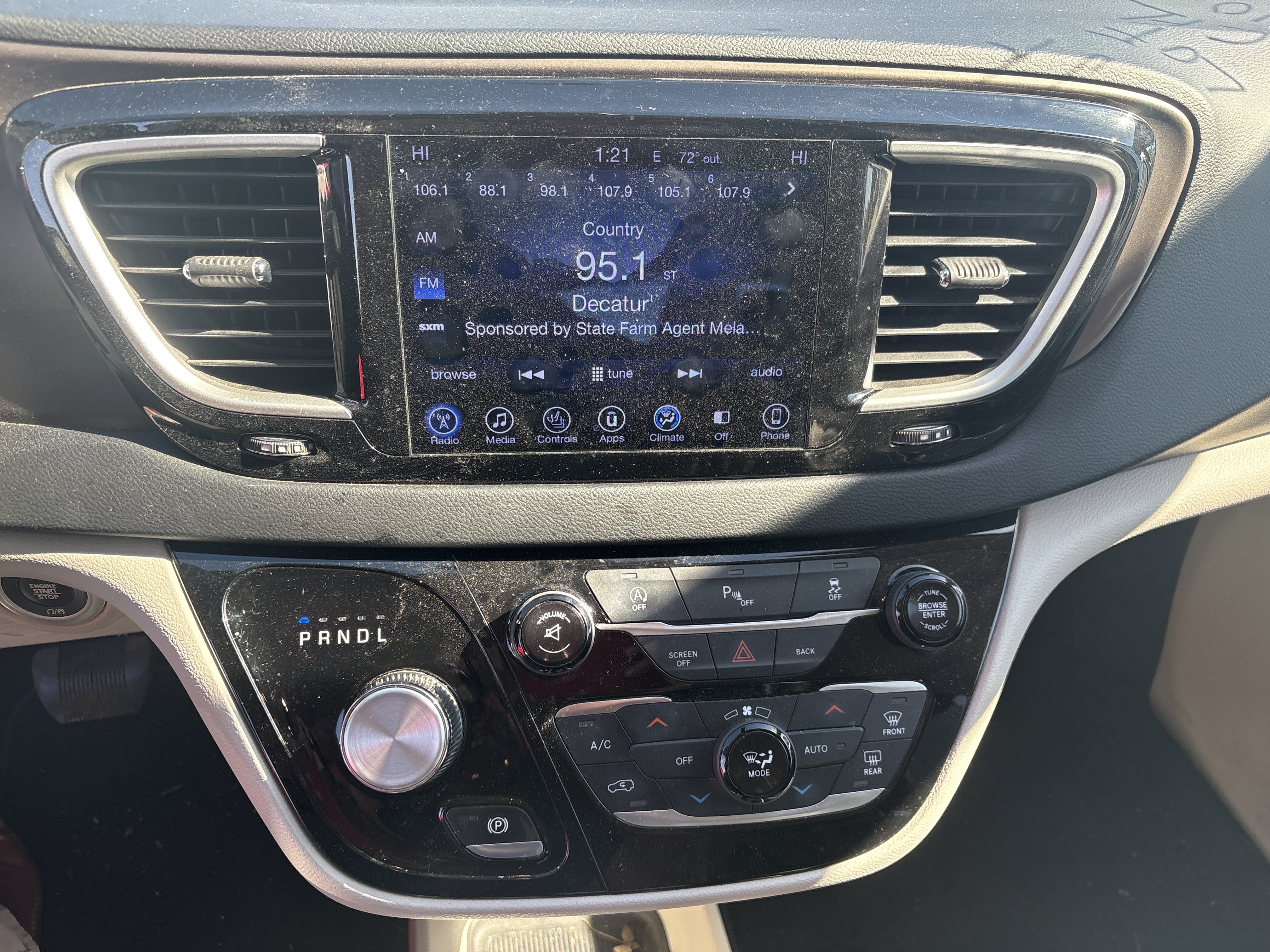 Used 2017 Chrysler Pacifica Touring-L FWD image 3